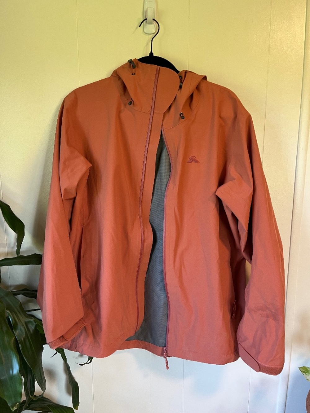 Macpac Women’s Waterproof Hooded Rain Shell Jacket Terracotta Size US 12